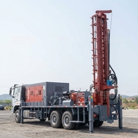 Foreuse de puits d'eau montée sur camion 200m 500m 400m à entraînement hydraulique, système double air et boue, personnalisable pour l'exploitation minière