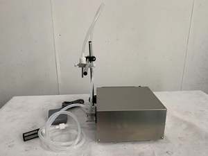 Máquina de llenado de líquidos pequeña de sobremesa con bomba peristáltica de un solo cabezal para lociones, cosméticos, café, bebidas, jugos, miel, perfumes y agua. - Product Image 2