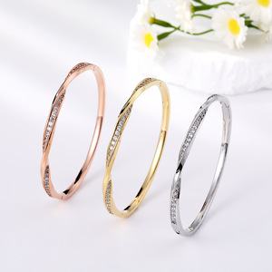 Jijia Pulsera de Ondas en Espiral Trenzada para Mujer, Brazalete Estilo <span class=keywords><strong>Dyson</strong></span> en Capas con Alta Retención de Color Mobius Fashion Banglesa - Product Image 3