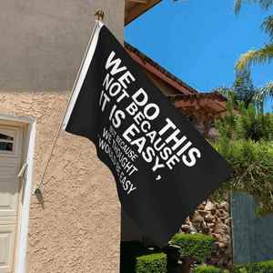 NO LO HACEMOS POR QUE SEA FÁCIL. Bandera Decorativa para Exteriores Black Flag de 3*5 Pies - Product Image 2