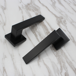 Manija de puerta de tubo cuadrado negro moderno último diseño con aleación de zinc y tipo dividido para baño dormitorio Hotel apartamento fábrica OEM - Product Image 2