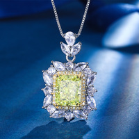 Pendentif unisexe de luxe en cuivre plaqué platine avec zircon vert princesse, texture simple, accessoire de mariage