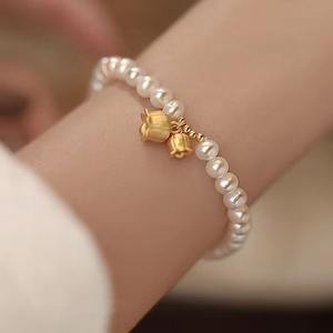 Bracelet en perles d'eau douce, simple, exquis, polyvalent, design cloche d'orchidée, cadeau de vacances pour petite amie, accessoire de bijoux - Product Image 3