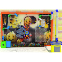 Mur interactif de parcours de balles sur le thème de l'espace, exposition STEM avec système de tubes multi-pistes pour les musées scientifiques et les centres de jeux