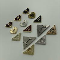 Étiquettes Métalliques Personnalisées Anti-Corrosion en Forme de Cœur et de Triangle avec Strass en Velours D m FASHION – Vente en Gros pour Vêtements, Sacs, Casquettes