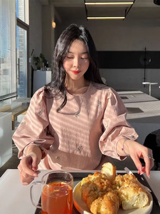 Abito da donna all'ingrosso Primavera 2026 Nuovo Stile Dolce e Rinnovante con Ricamo Artigianale a Margherite, Vestibilità Ampia e Maniche a Lanterna Spaccate - Product Image 2