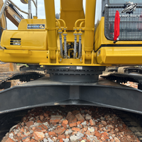 Excavatrice sur chenilles Komatsu 220 d'occasion, 22 tonnes, moteur PLC, système hydraulique complet, capacité de la benne de 1 m³, faible nombre d'heures, bon état