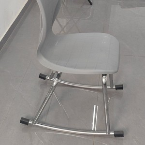 Chaise à bascule de bureau en plastique gris avec pieds chromés ABS, design moderne, 41x42x49 cm - Product Image 2