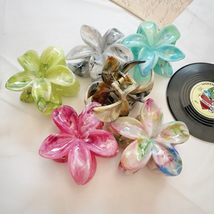 Nuova Molletta per <span class=keywords><strong>Capelli</strong></span> in Resina Plastica con Motivo Marmoreo e Fiore di Frangipani, Elegante Unisex per Uso Quotidiano, Ecologica, 8cm - Product Image 2