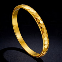 Gelang Wanita Berbentuk Hati dengan Desain Bunga Semanggi dan Tanda Plus, Berlapis Emas 18k dan Bertabur Zirkonia Kubik.