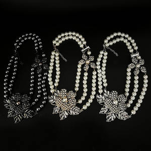 Kalung mutiara berlapis, perhiasan wanita dengan tali manik-manik dengan bunga paduan bertatahkan berlian aksesoris pernikahan modis - Product Image 5