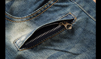 Nouveau style Pantalon homme déchiré et usé avec empiècements artistiques, coupe skinny motard, noir et bleu, en jean