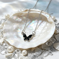 Colliers pendentifs exquis en forme de papillon noir porte-bonheur, colliers simples et élégants pour femmes, cadeaux souvenirs, chaînes de colliers