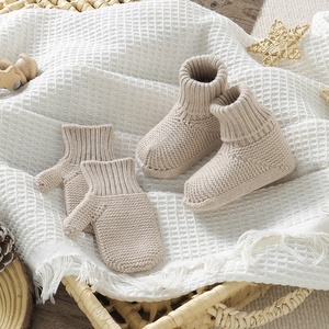 Low MOQ Soft Fashion stivali caldi invernali a maglia per bambini guanti per neonati e stivaletti per bambini Set 2 pezzi - Product Image 2