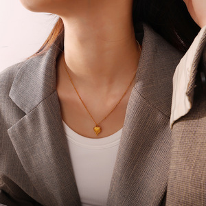 Collar con colgante en forma de corazón con grabado de mamá, aleación de zinc, joyería de moda para mujer, regalo para el día de la madre - Product Image 4