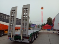 Новый 3-осный 80-тонный стальной гидравлический разборный полуприцеп-трал с гибким трапом для перевозки тяжелой техники