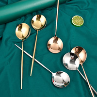 Cuillère à long manche en acier inoxydable poli miroir pour restaurant de mariage
