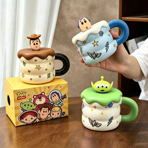 Taza de Cerámica <span class=keywords><strong>con</strong></span> Tapa de Figura 3D de Toy Story, Woody, Buzz, Alien, Textura de Crema Ondulada, Taza de Café, Taza de Agua, Taza de Desayuno, Caja de Regalo - Product Image 3