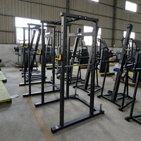 Banc de musculation commercial pour presse à épaules avec crochets multi-niveaux pour barres et rangement de plaques, idéal pour les salles de musculation