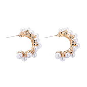 Orecchini Geometrici a Mezza Luna con Perle, Design Minimalista ed Elegante, Gioielli da Donna, Orecchini Statement - Product Image 4