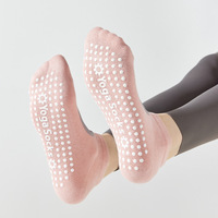 Chaussettes de yoga et de Pilates antidérapantes en bambou et coton pour femmes, avec logo personnalisé, sans coutures, pour trampoline et barre, vente en gros OEM