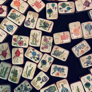 Fichas de Mahjong Americanas con Esquinas Redondeadas, Walk With Me, 7 Capas, Diseño Grabado en Relieve - Product Image 1