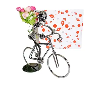 Sıcak satış yaratıcı Metal el sanatları demir heykelcik binmek bisiklet modeli masaüstü dekorasyon için