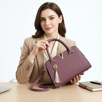 Tas Selempang Kulit Asli Hewan Tahan Air dengan Ritsleting Gaya Barat untuk Wanita, Modis, Dilengkapi Tali Pinggang, Cocok untuk Sehari-hari dan Hari Valentine