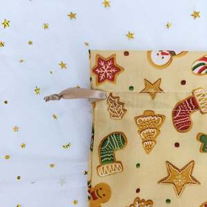 Pochette en coton de Noël personnalisée avec motif de dessin animé écologique, impression de logo pour les emballages, les souvenirs de fête et les cadeaux d'achat - Product Image 3