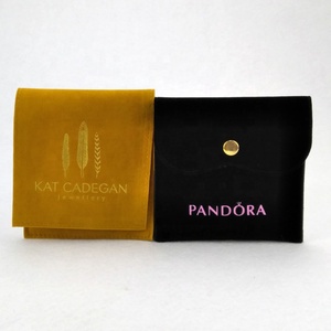 Bolsa de Terciopelo Personalizada con Logotipo para Regalo, Bolsa de Embalaje para Joyería, Bolsa Pequeña de Gamuza con Solapa para Exhibición de Joyas - Product Image 4
