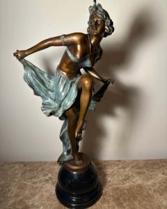 פסל ברונזה קלאסי אירופאי, דמות גברת אלגנטית עם תוכי, פסל דקורטיבי, אמנות אירופאית - Product Image 4