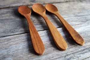 Cuillères en bois artisanales pour la cuisine, le service, le mélange et la préparation des aliments, fabriquées en bois naturel durable - Product Image 6