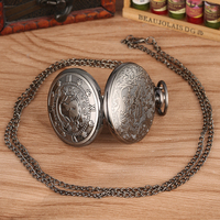 Alice Rabbit House Reloj colgante de metal gris Números arábigos Reloj de bolsillo de cuarzo con cadena