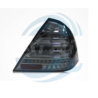 Convient pour Mercedes-Benz Classe C W203 (2000-2006) : Kit de rééquipement avec feux de jour LED, feux de freinage et clignotants séquentiels.