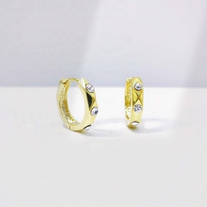 Precio al por mayor: Pendientes de aro de plata 925 con oro rosa, facetados, elegantes, coreanos, sencillos, modernos y únicos. - Product Image 2