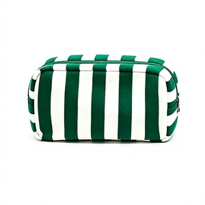 Bolsa de viaje grande de poliéster a rayas para mujer |   Bolsa de Aseo Personalizada con Letra Bordada |   Portátil, Impermeable y de Lujo - Product Image 1