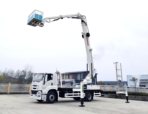 Camion à flèche télescopique 1SUZU Giga 40m pour l'entretien des installations électriques, la cueillette des fruits et légumes, l'installation de vitres et l'élagage des arbres - Product Image 4