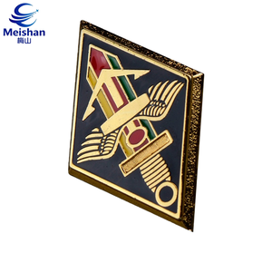 Costume de <span class=keywords><strong>Noël</strong></span> classique Meishan <span class=keywords><strong>Père</strong></span> <span class=keywords><strong>Noël</strong></span> rouge et blanc avec barbe blanche et bordure moelleuse, sac cadeau inclus, badge de collection pour les fêtes - Product Image 1