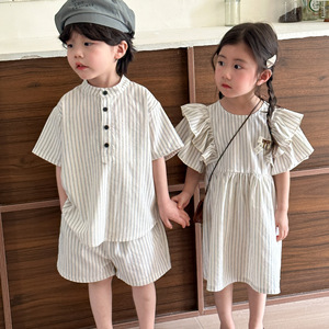 Vente en gros – Nouveauté été 2026 : Ensembles rayés 2 pièces pour enfants – Robes pour sœurs et frères - Product Image 1