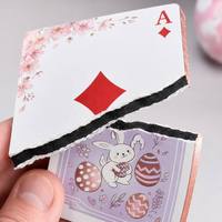 Cartes à Jouer Personnalisables KOKO Friends Pâques pour la Famille, Coffret Cadeau en Papier Noir 300gsm avec Dorure Or Rose, Bords Dorés Écologiques