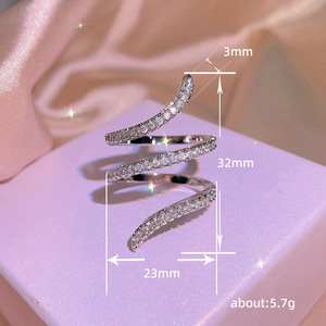 Anello Geometrico Stratificato con Zirconi a Forma di Serpente per Donne, Gioiello da Dito Creativo e alla Moda - Product Image 5