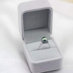 Bague en argent S925 réglable avec perle noire d'eau de mer ronde à haute brillance de 9-10 mm - Product Image 1