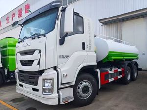 Camion-citerne à eau ISUZU Giga haute performance, arroseur d'eau avec réservoir en carbone et en acier inoxydable de 10 à 15 m³ - Product Image 5
