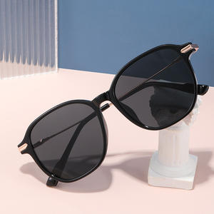 Gafas de sol de estilo europeo para mujer, montura metálica negra, lentes TAC, protección UV400, para viajes al aire libre, conducción, moda - Product Image 1