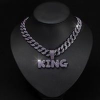 Collier chaîne urbaine avec pendentif lettre, bijou tendance, accessoire de mode pour le quotidien, tenue de rue, soirée, rendez-vous, cadeau, tendance