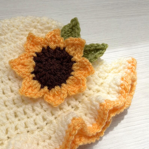 Conjunto de Gorro y Babero de Ganchillo para Bebé, con Volantes de Girasol, Hecho a Mano, de Acrílico, para Fotos al Aire Libre - Product Image 4