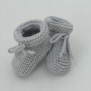 Chaussons bébé faits main <span class=keywords><strong>au</strong></span> <span class=keywords><strong>crochet</strong></span>, chaussettes souples en tricot pour nouveau-né avec fermeture à nouer - Product Image 1