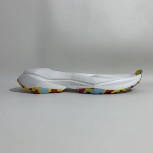 Semelle de chaussure de randonnée en caoutchouc EVA TPU Kezhi Custom Popcorn, haute résistance aux chocs, résistante à l'usure, pour la randonnée en montagne - Product Image 3