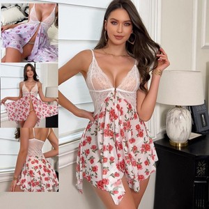 Camisón de encaje con estampado floral para mujer, modelo B362, ropa de dormir moderna con malla floral para uso diario. - Product Image 1