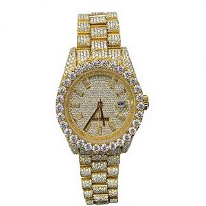 Superbe montre pour homme en acier inoxydable avec grand cadran pavé, diamants VVS ronds et baguettes, et cadran en verre de laboratoire – Prix attractif - Product Image 1